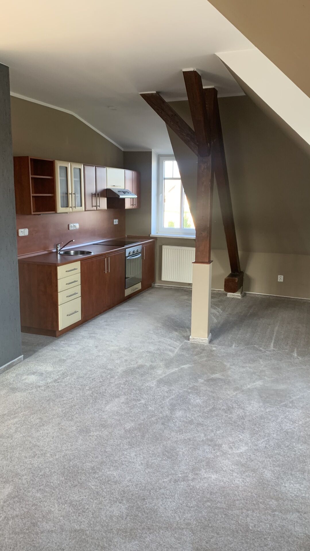 Pronájem bytu 2+kk, podkrovní byt, Kladno, Tylova ul., 82m2, 3.patro