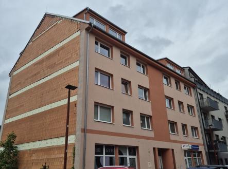 Pronájem - obchodní prostor, 96 m²