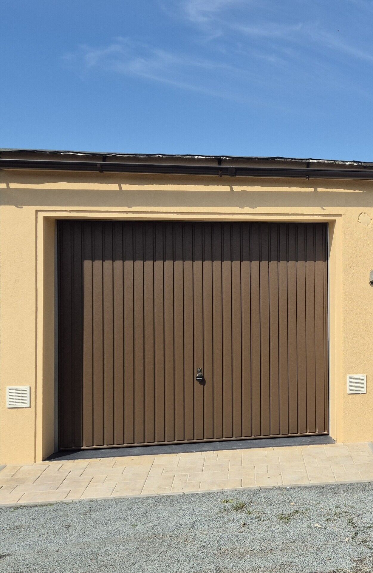 Prodej garáže Kladno - Rozdělov, 19m2, vjezdová vrata s dálkovým ovládáním