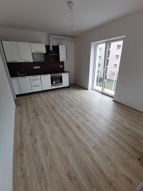 Pronájem bytu 2kk s balkonem, 40 m2, ul. Varšavská, Kladno - Kročehlavy
