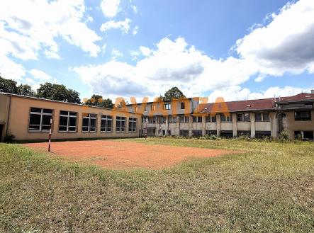 Obrázek k zakázce č.: 733351 | Prodej - komerční objekt, administrativní budova, 1 200 m²