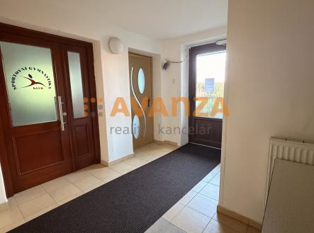 Obrázek k zakázce č.: 733351 | Prodej - komerční objekt, administrativní budova, 1 200 m²