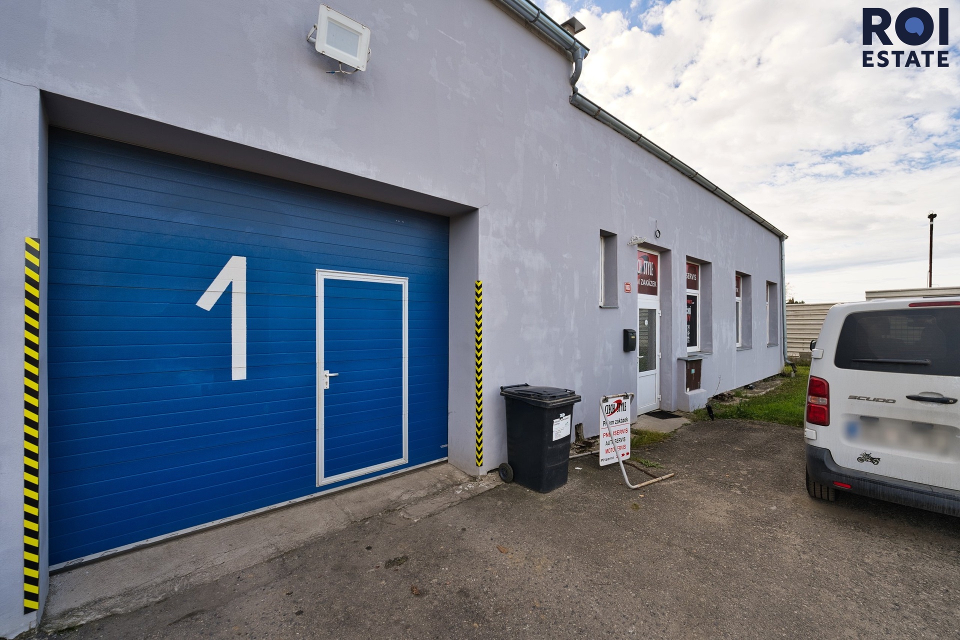 Prodej pozemku a areálu 2500 m², Lišov