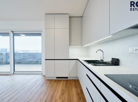 Komarovska-9 | Pronájem bytu, 3+kk, 77 m²