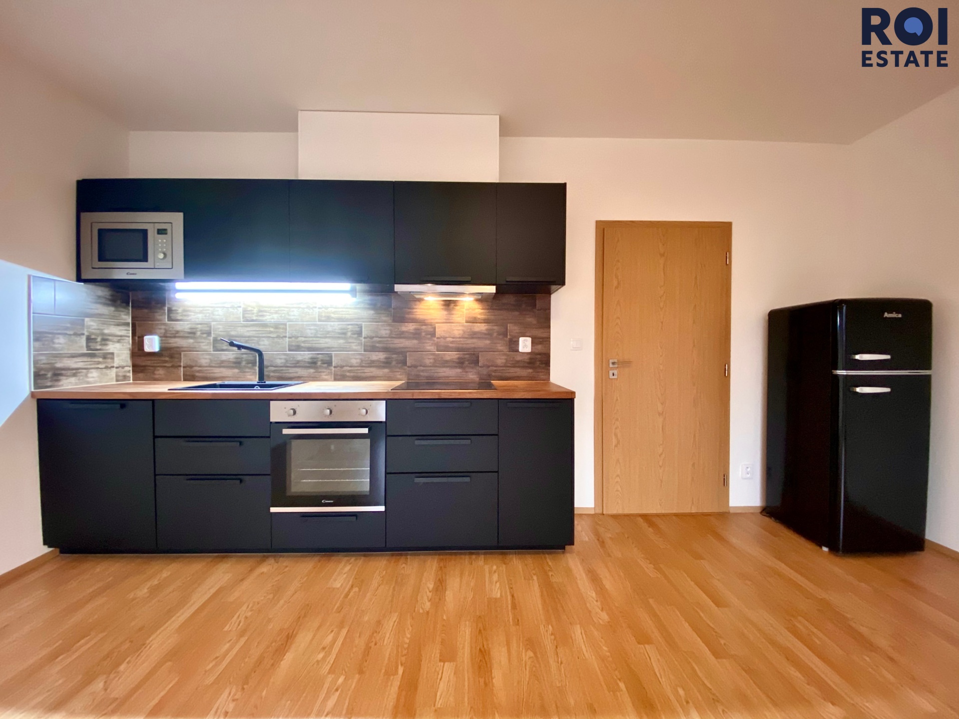 94BAEF01-ABDB-41EA-AB3B-57C0F8B4012F