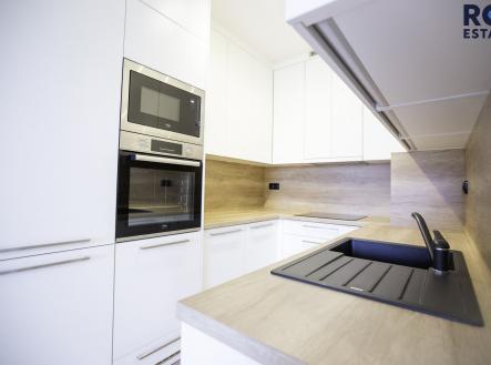 Vsetatska 1854-33 | Pronájem bytu, 2+kk, 68 m²