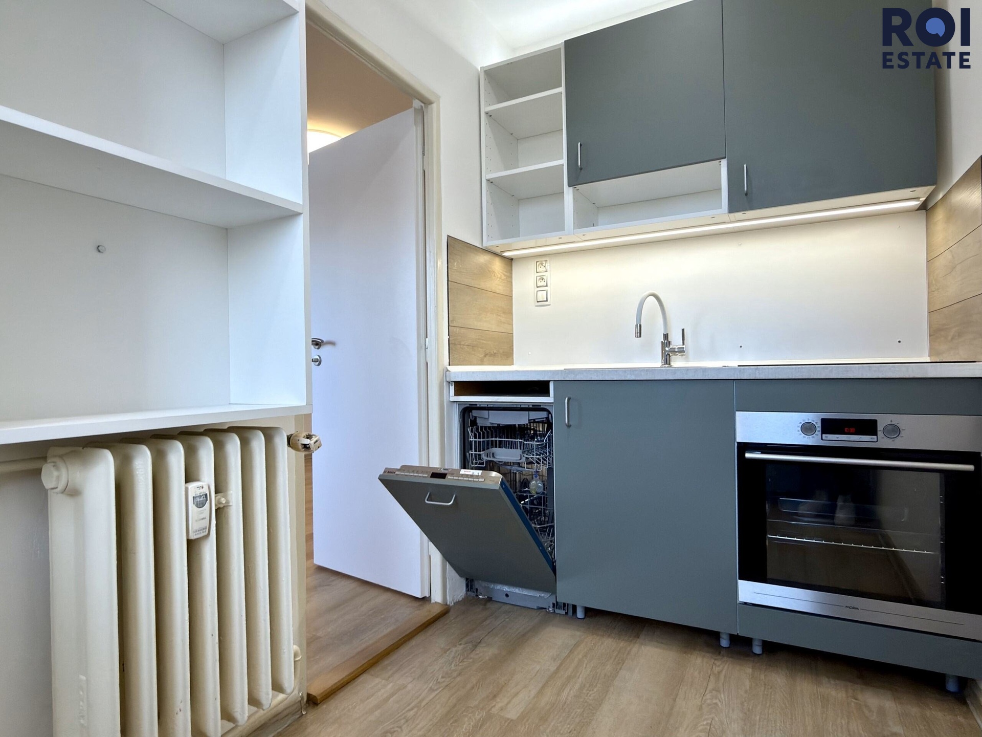 202d2e93-99b0-4db5-8d90-8d855a6ea8af