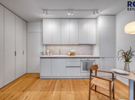6 | Pronájem bytu, 1+kk, 39 m²