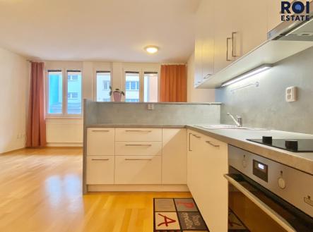 FB34BBAA-807C-47D7-8A2B-7BE9472A8E4B | Pronájem bytu, 1+kk, 37 m²