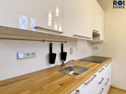 8FF2069B-3D91-43AE-B1E5-385A41EFD792 | Pronájem bytu, 1+kk, 36 m²