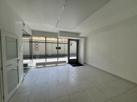 Pronájem - obchodní prostor, 57 m²