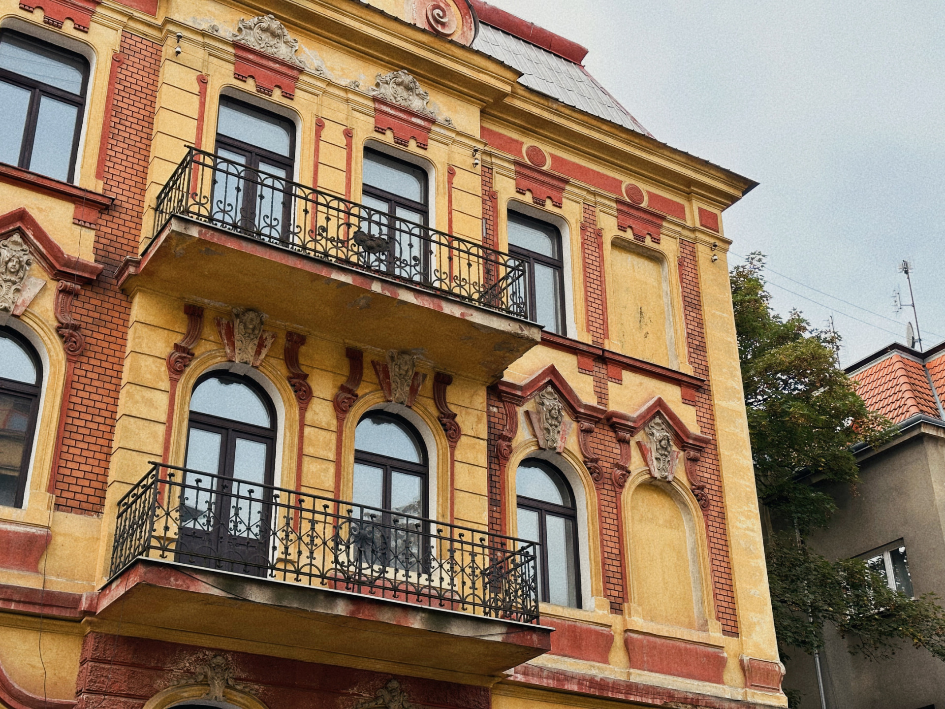 Prostorný byt 2+1 po rekonstrukci v centru Teplic s možností garáže, 89 m²