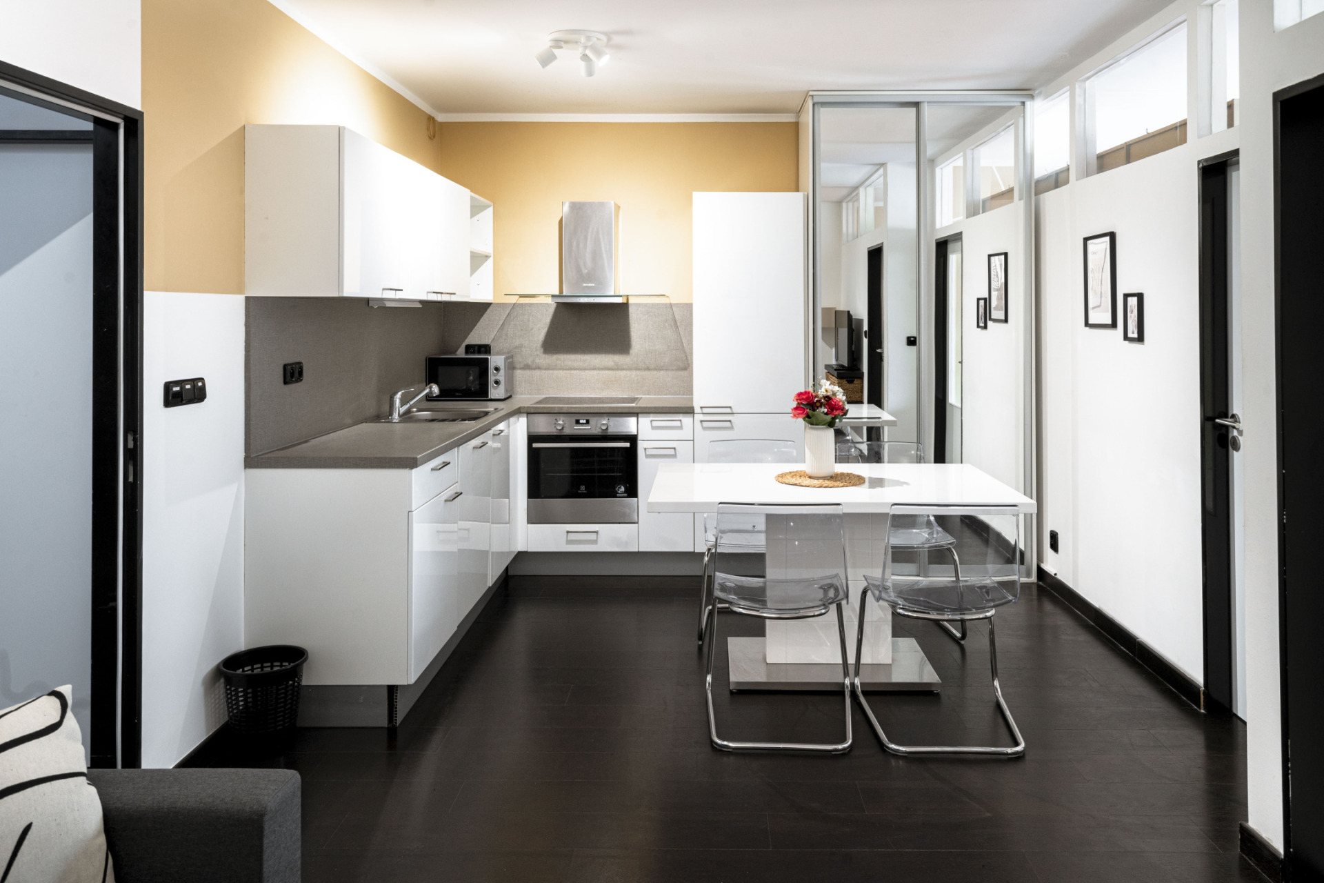 Byt 3+kk (76 m²) k pronájmu v srdci Karlína, s balkonem a střešní terasou s výhledem na Prahu