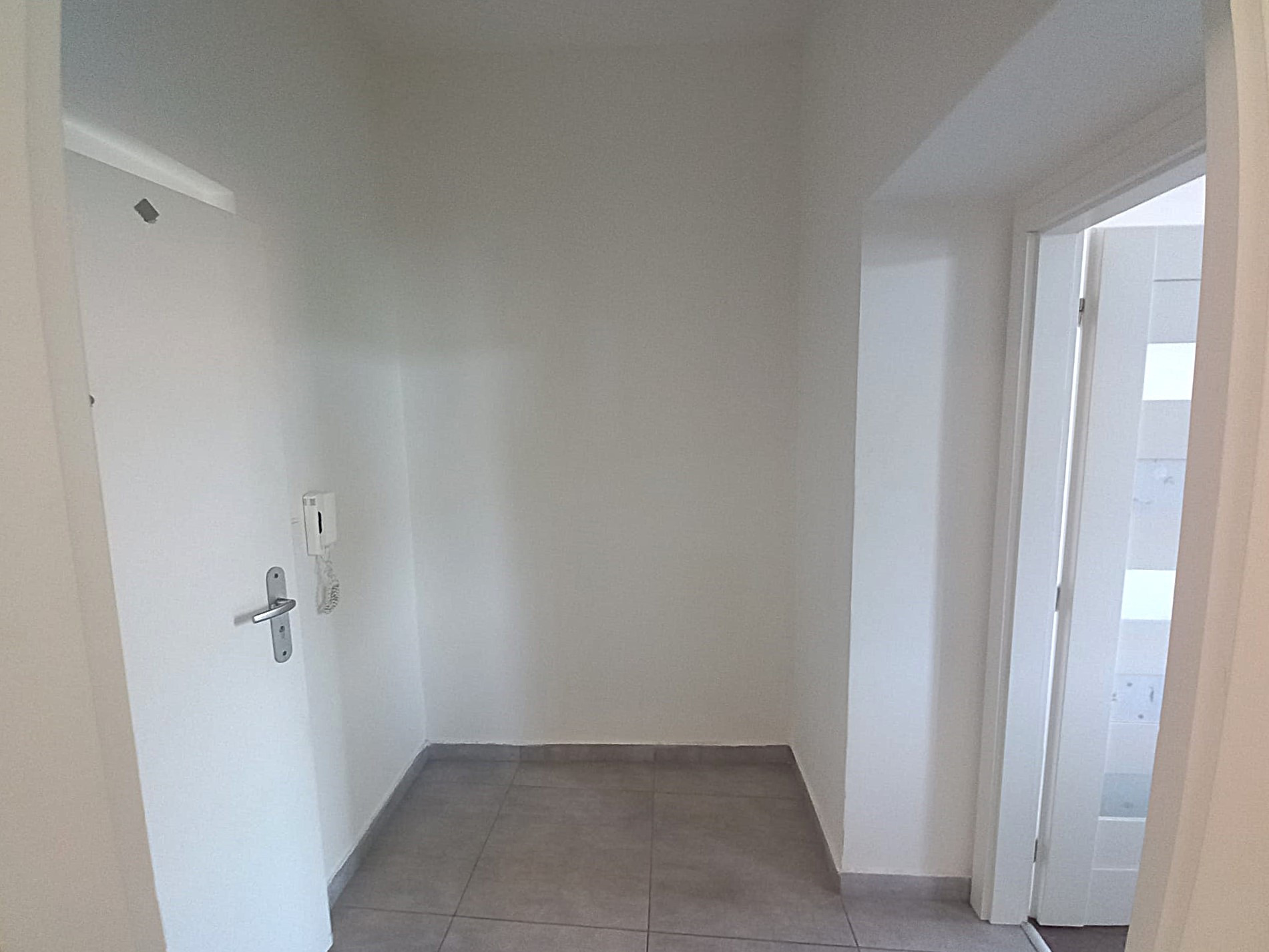 Nabízíme k prodeji (i na splátky) světlý a udržovaný byt o dispozici 1+kk a celkové ploše 47 m² 