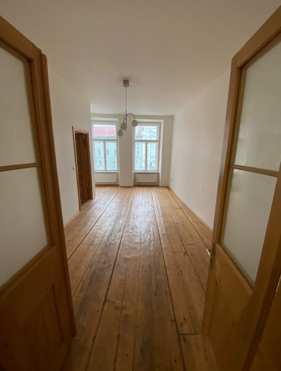 Pronájem slunného bytu 2+1 v domě přímo na Velkém náměstí v Hradci Králové