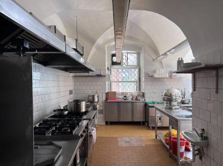 Pronájem - restaurace, 179 m²