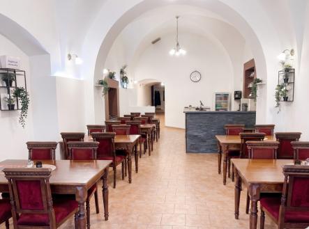 Pronájem - restaurace, 179 m²