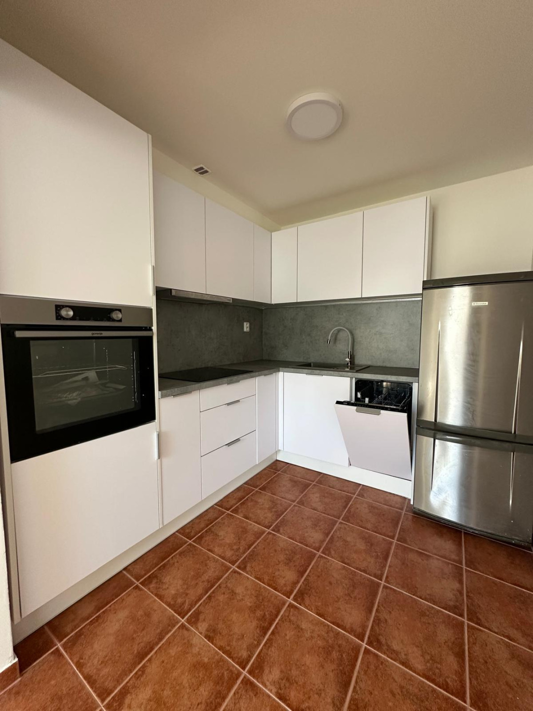 Zařízený/nezařízený mezonetový byt 2+kk, 73 m², po rekonstrukci, ul. Grafická – Smíchov