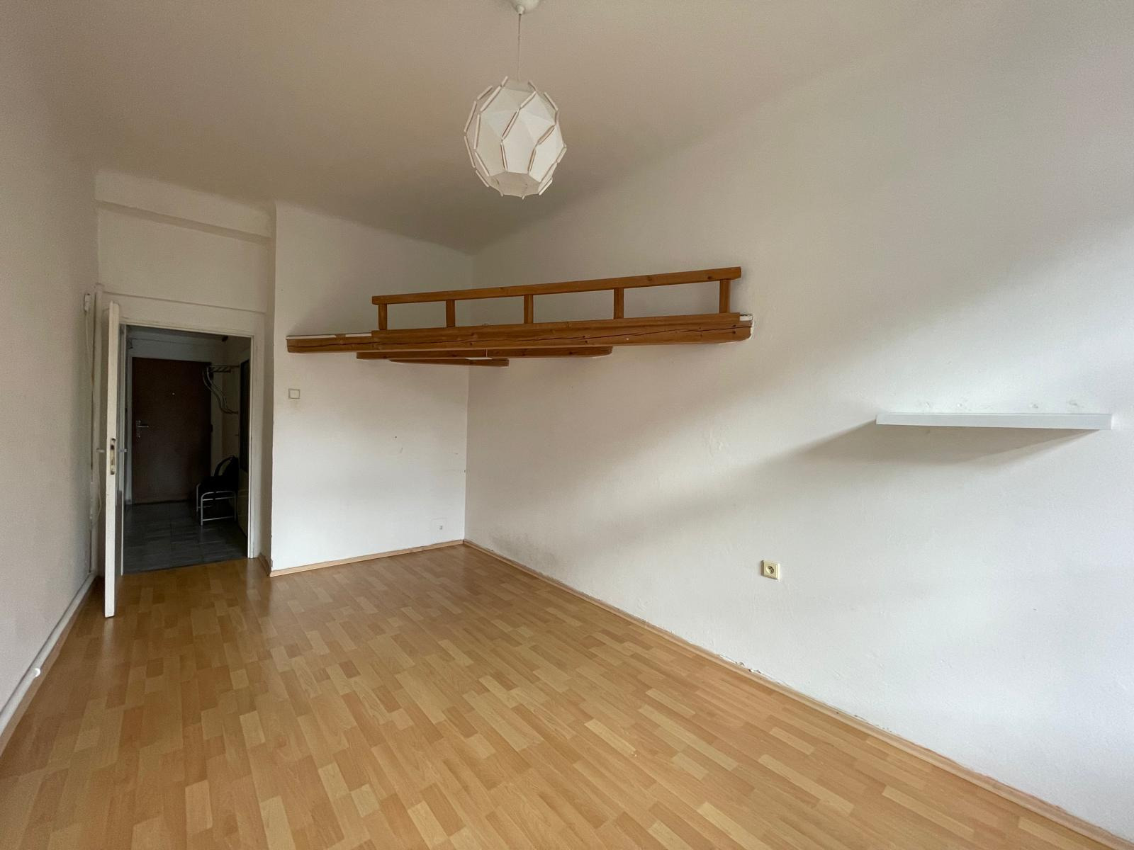 Pronájem světlého bytu 2+1 s balkonem 67,2 m² – Praha 5, Košíře, ul. Pod Kavalírkou