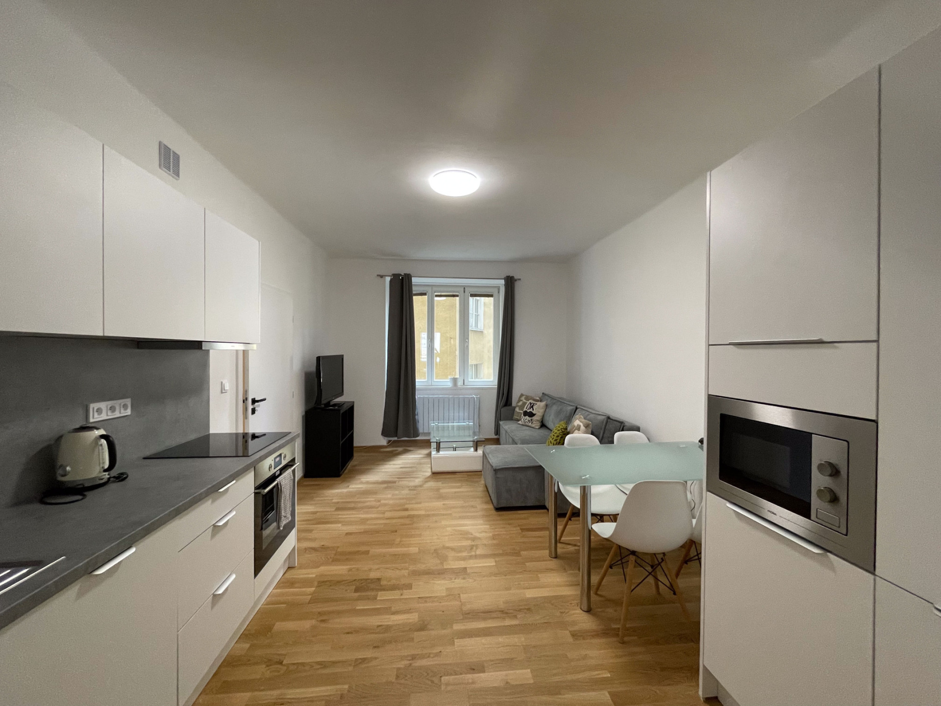 Pronájem bytu 2+kk, 55 m² | Praha 6 – Dejvice | Kompletně zrekonstruovaný byt u metra Dejvická