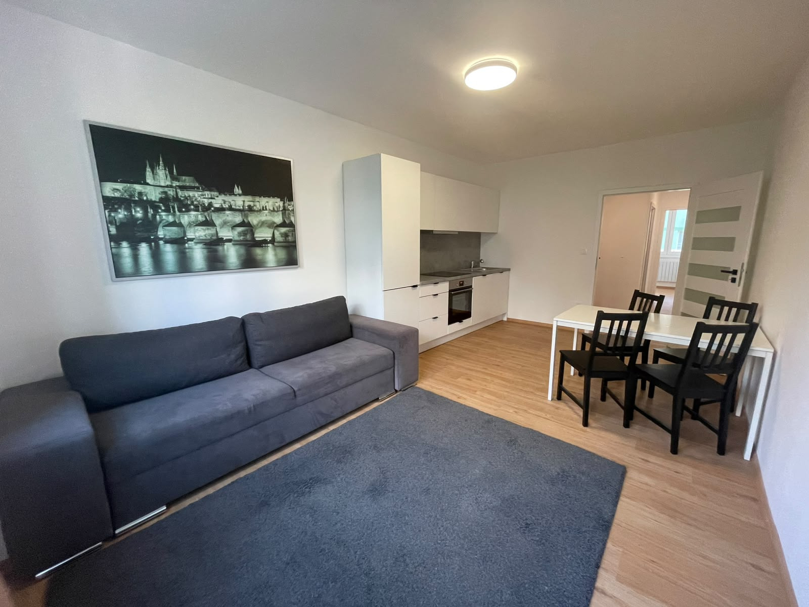 Pronájem světlého bytu 3+kk po kompletní rekonstrukci, 73 m², dvě lodžie, Praha 9 – Vysočany