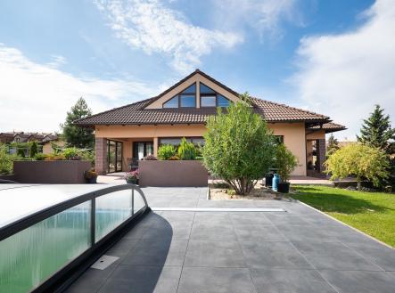 . | Prodej - dům/vila, 300 m²