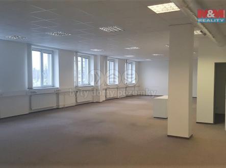 Pronájem - kanceláře, 640 m²