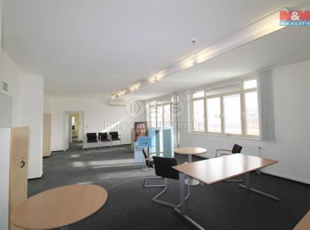 Pronájem - kanceláře, 383 m²