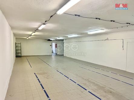Pronájem - skladovací prostor, 152 m²