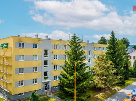 Pohled na dům | Prodej bytu, 3+1, 70 m²