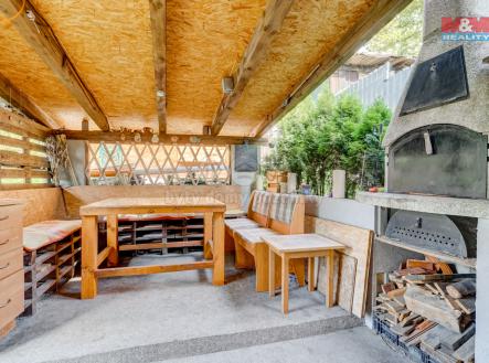 Pergola u kuchyně s krbem | Prodej - pozemek, zahrada, 995 m²
