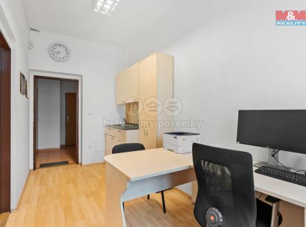 Prodej - kanceláře, 498 m²