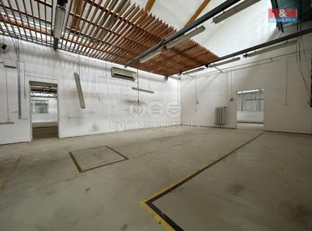 Pronájem - skladovací prostor, 380 m²