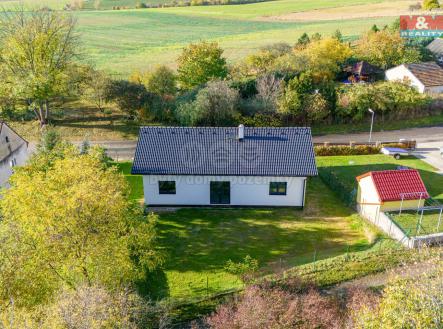 Pohled na dům ze zahrady | Prodej - dům/vila, 90 m²