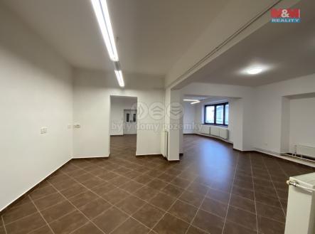 Pronájem - obchodní prostor, 210 m²