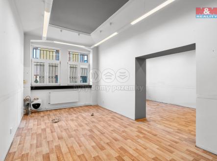Interiér prvního podlaží | Prodej - obchodní prostor, 849 m²