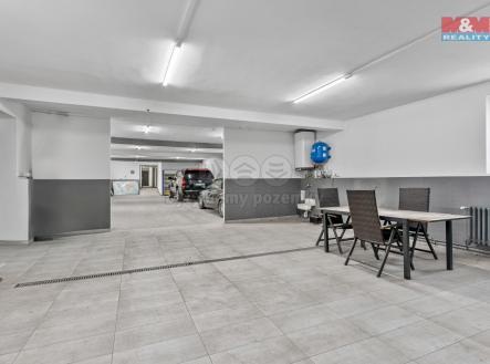 Prodej - obchodní prostor, 382 m²
