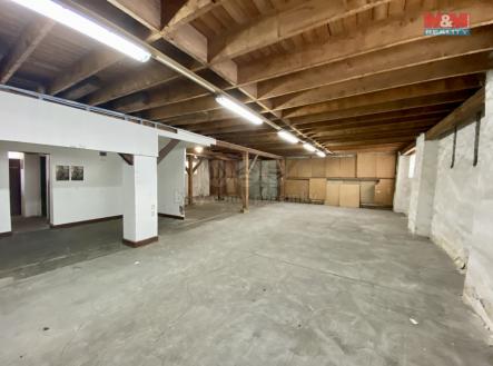 Pronájem - skladovací prostor, 383 m²