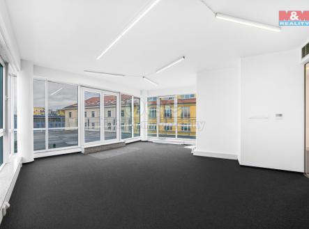 Pronájem - kanceláře, 433 m²