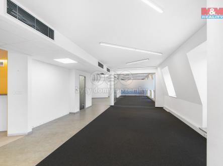 Pronájem - kanceláře, 433 m²