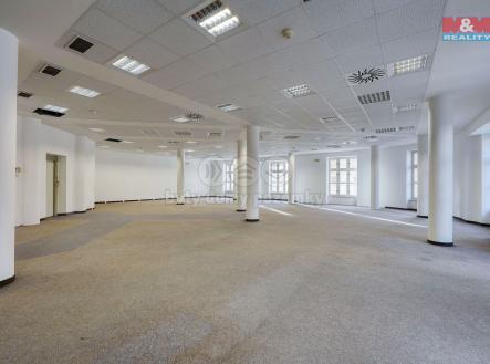 Pronájem - kanceláře, 294 m²