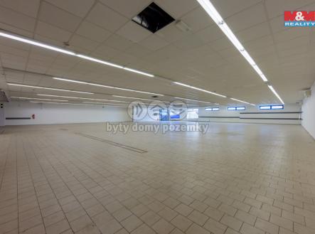 Pronájem - obchodní prostor, 1 200 m²