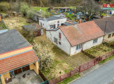 Pohled na dům a pozemek | Prodej - dům/vila, 105 m²