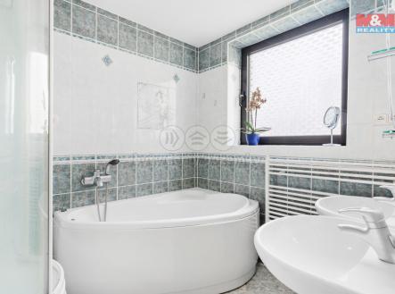 Koupelna s WC 2.NP | Prodej - dům/vila, 300 m²
