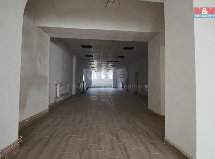 Pronájem - obchodní prostor, 300 m²