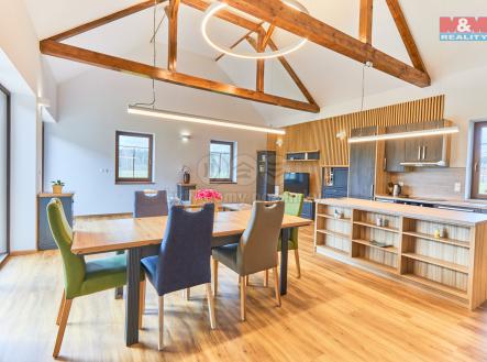 Obývací pokoj s kuchyňským koutem a jídelnou | Prodej - dům/vila, 249 m²