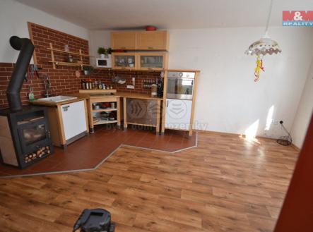 Obývací pokoj s kuchyní 1.jpg | Prodej - chata/rekreační objekt, 100 m²