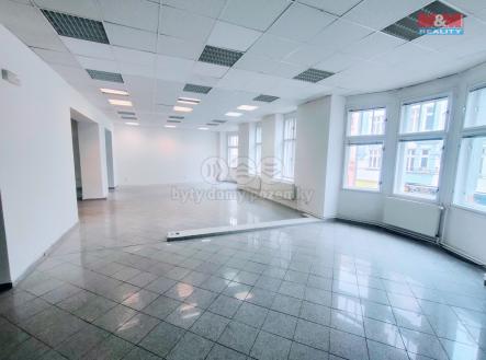 Pronájem - obchodní prostor, 233 m²