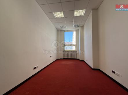 Pronájem - kanceláře, 357 m²
