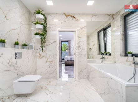koupelna v ložnici | Prodej - dům/vila, 180 m²